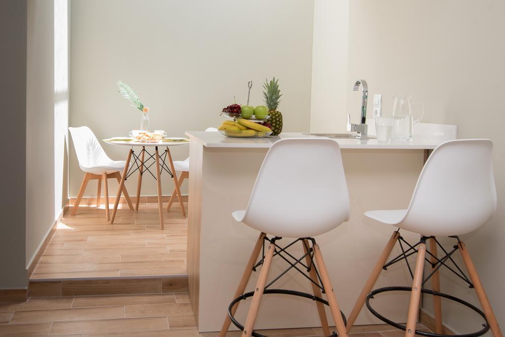 Riaki Apts Малиа Екстериор снимка